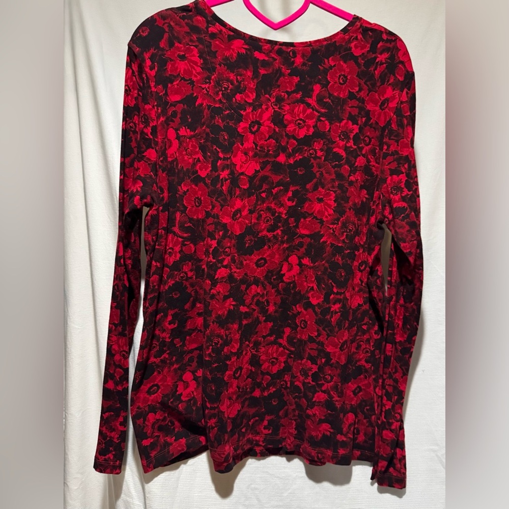 Jones of New York used long sleeved red with black flowers 1X shirt.